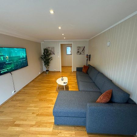 Charming 3-Bedroom Apartment In The Heart Of Kristiansund Bagian luar foto