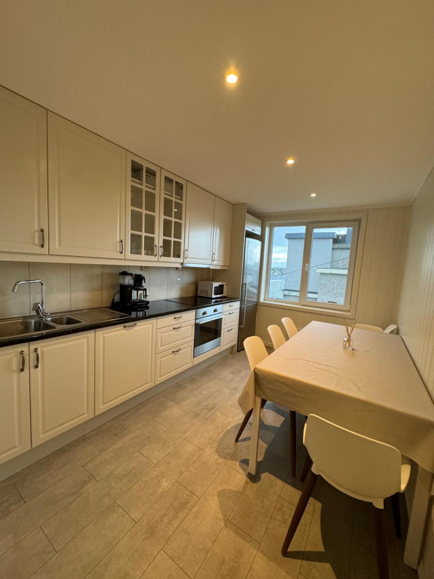 Charming 3-Bedroom Apartment In The Heart Of Kristiansund Bagian luar foto