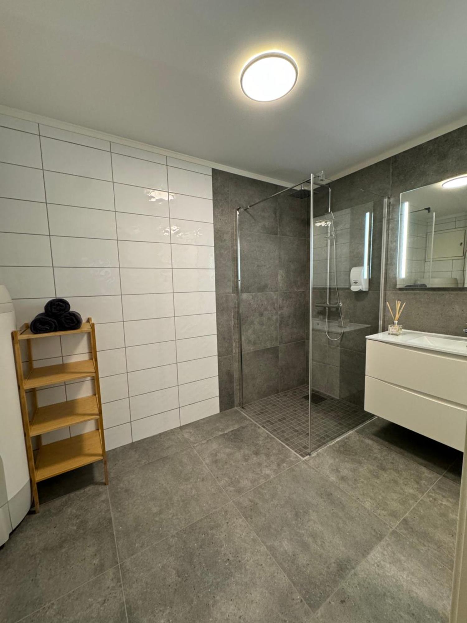 Charming 3-Bedroom Apartment In The Heart Of Kristiansund Bagian luar foto