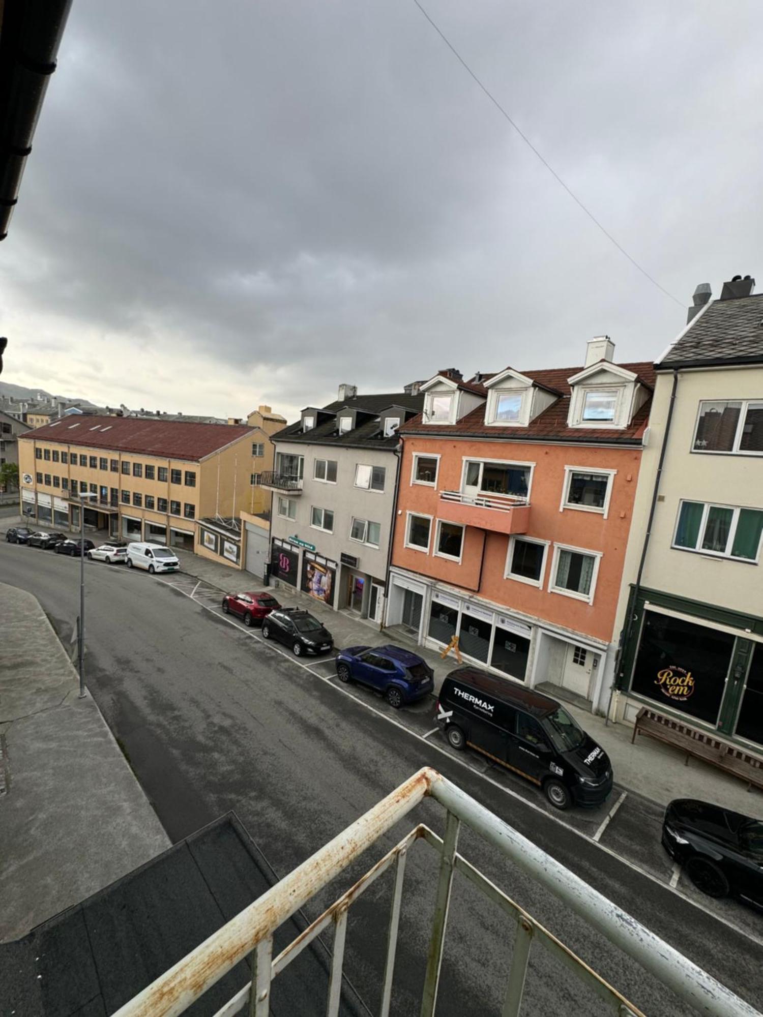 Charming 3-Bedroom Apartment In The Heart Of Kristiansund Bagian luar foto